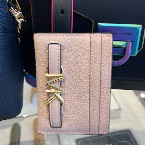 MICHAEL KORS
Reed Large Pebbled Leather Card Holder Case Wallet
POWDER BLUSH
NWT - Picture 3 of 16